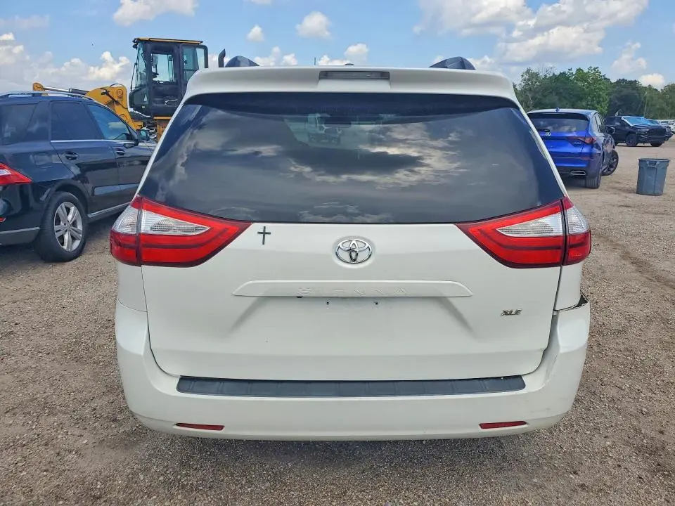 2017 TOYOTA SIENNA XLE 8-PASSENGER  