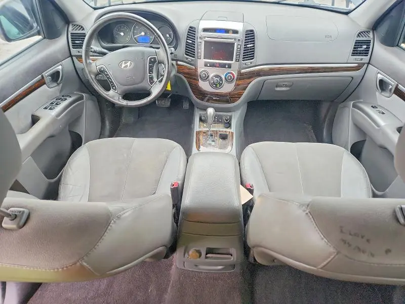 2011 HYUNDAI SANTA FE SE  