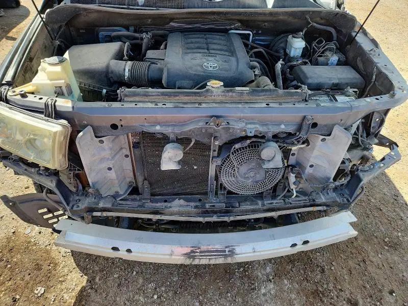 2013 TOYOTA SEQUOIA SR5  