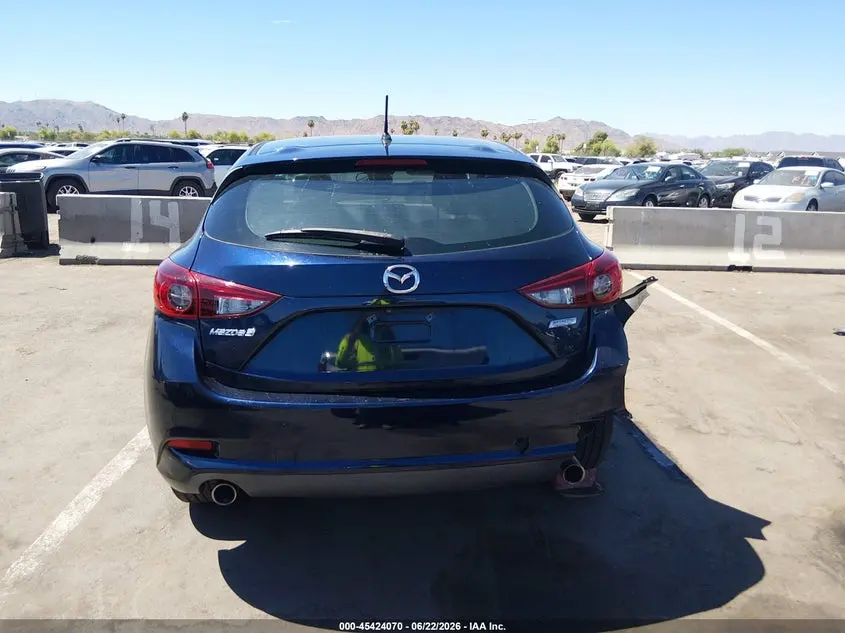 2018 MAZDA MAZDA3 TOURING