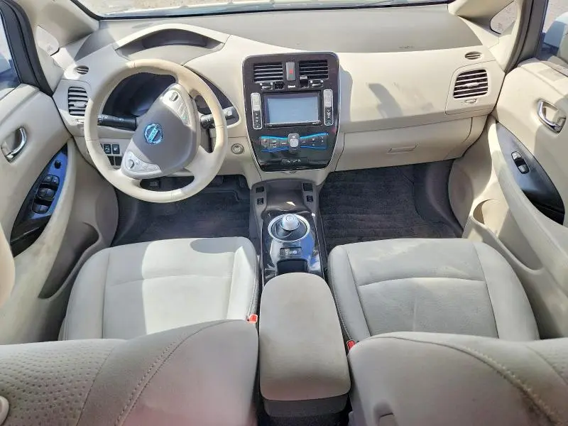 2015 NISSAN LEAF SV  