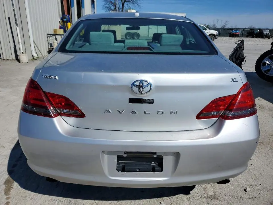 2010 TOYOTA AVALON XL  