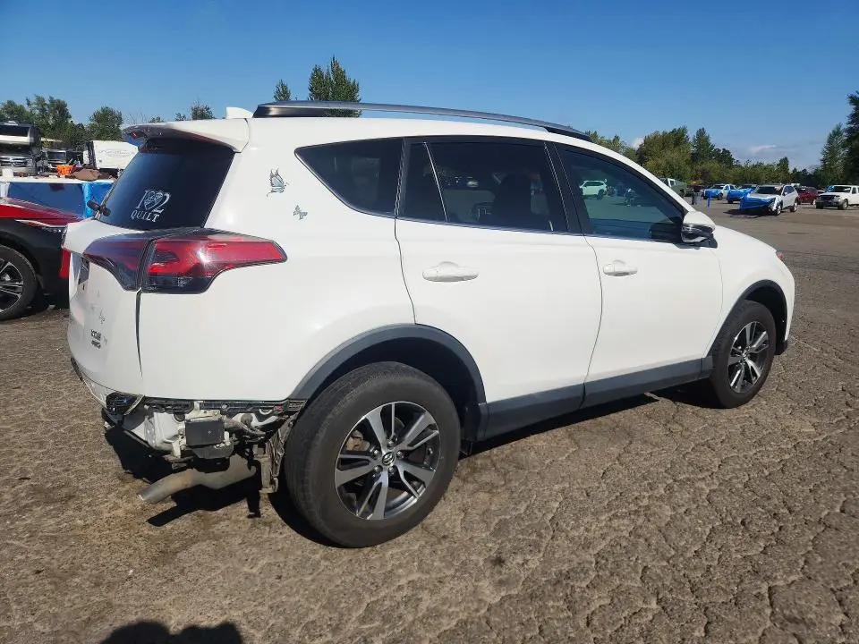 2017 TOYOTA RAV4 XLE  