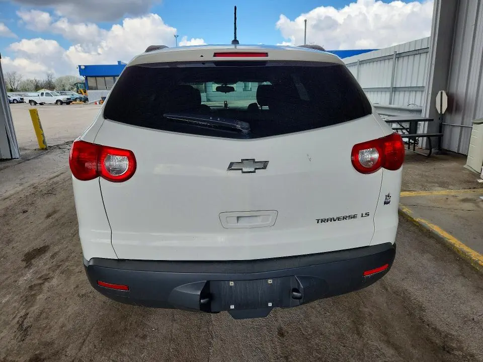 2011 CHEVROLET TRAVERSE LS  