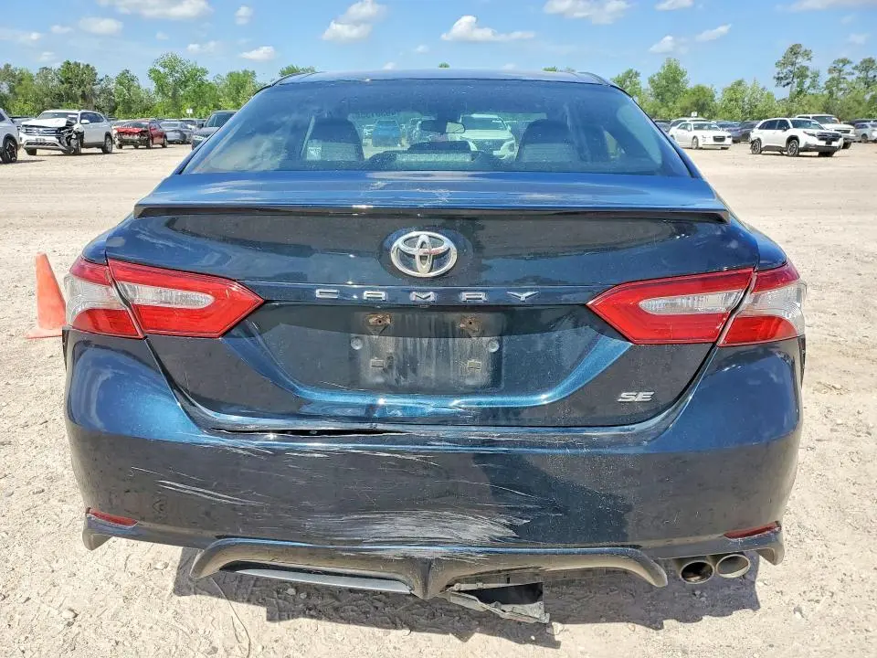 2018 TOYOTA CAMRY SE  