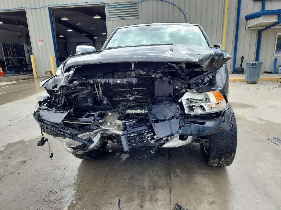 2015 RAM 1500 SLT  