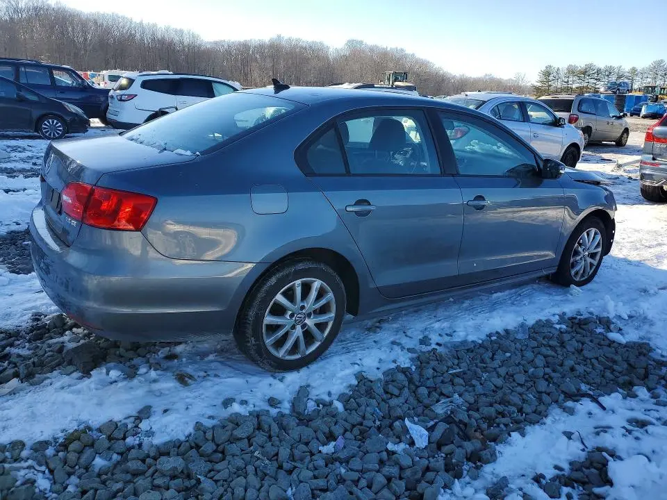 2012 VOLKSWAGEN JETTA SE  