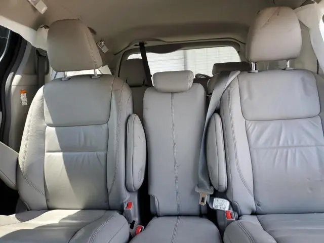 2017 TOYOTA SIENNA XLE  