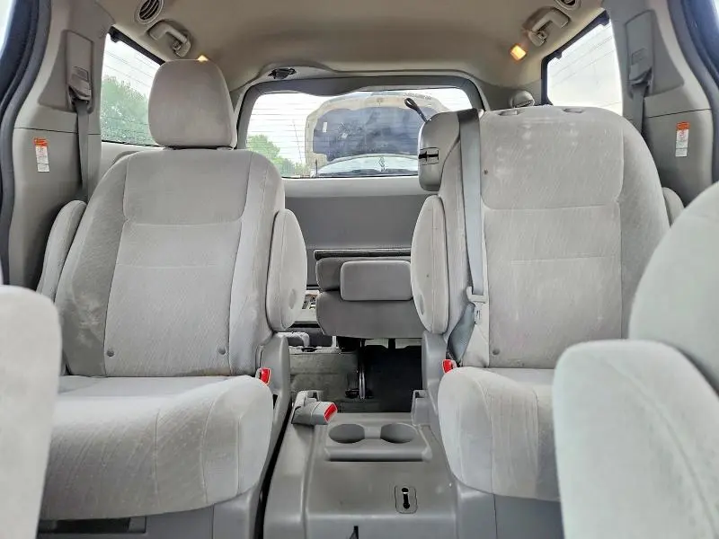 2016 TOYOTA SIENNA LE  