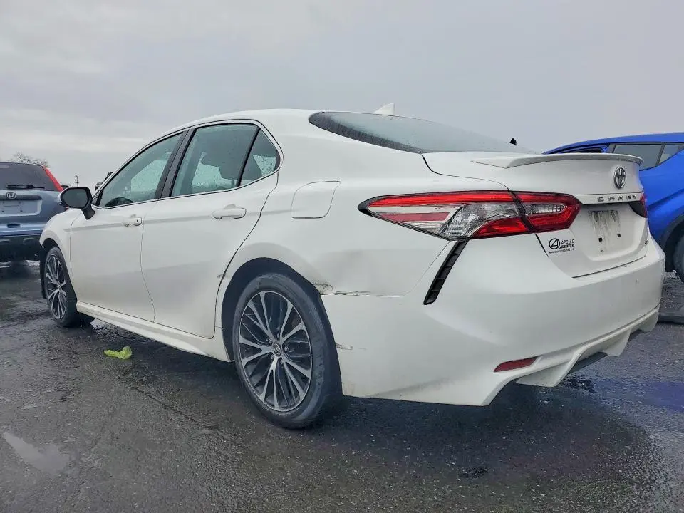 2019 TOYOTA CAMRY SE  
