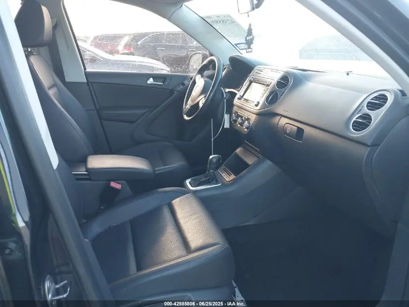 2011 VOLKSWAGEN TIGUAN SE