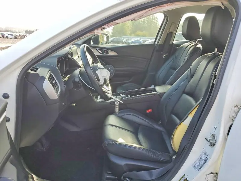 2018 MAZDA 3 TOURING  