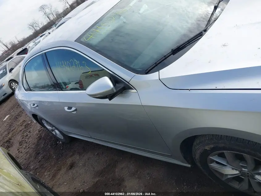 2017 VOLKSWAGEN PASSAT 1.8T S