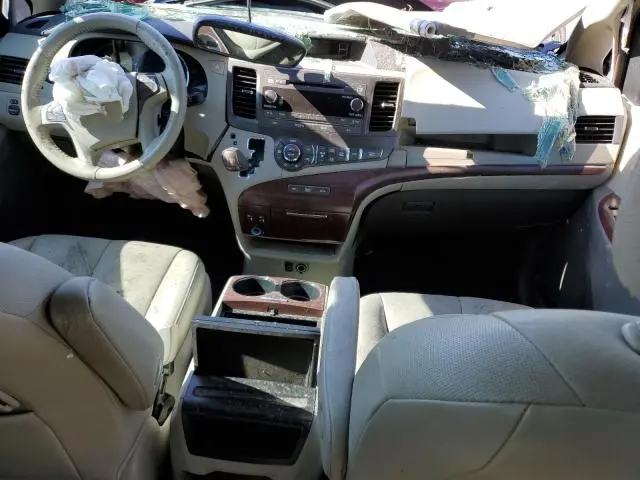 2013 TOYOTA SIENNA XLE  