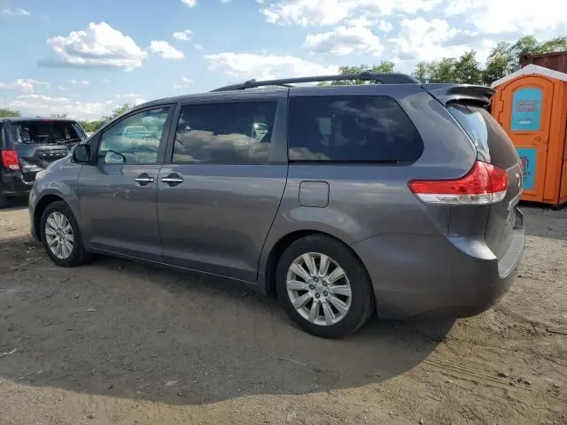 2014 TOYOTA SIENNA XLE  