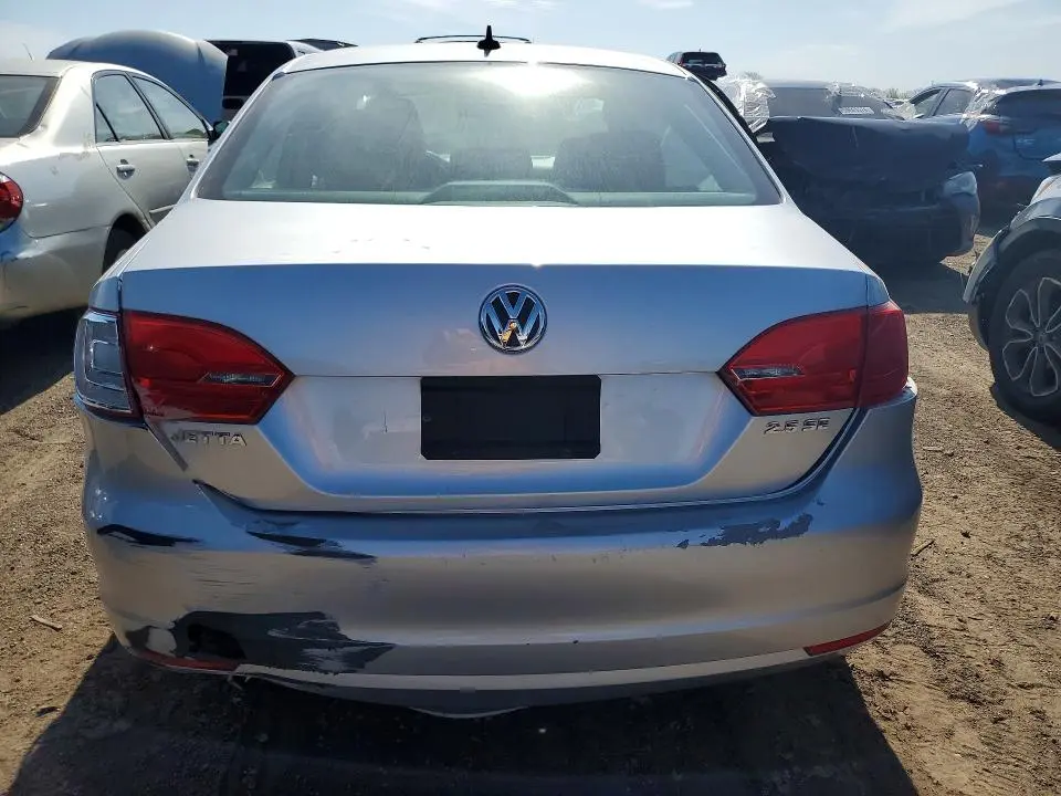 2013 VOLKSWAGEN JETTA SE  