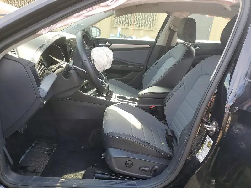 2025 VOLKSWAGEN JETTA SE  