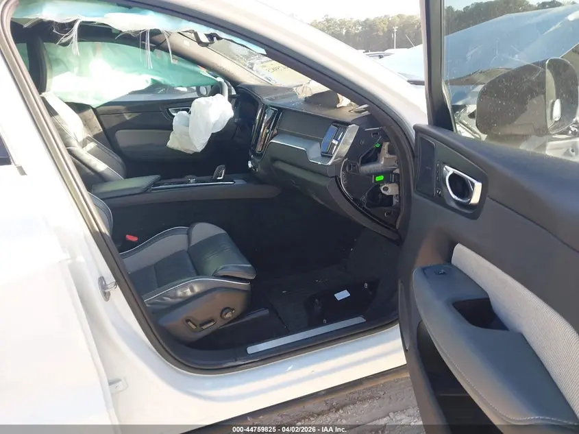 2022 VOLVO XC60 RECHARGE PLUG-IN HYBRID T8 R-DESIGN EXTENDED RANGE