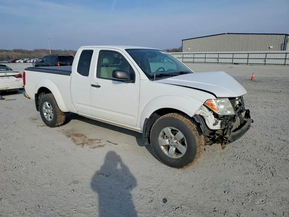 2011 NISSAN FRONTIER SV V6  