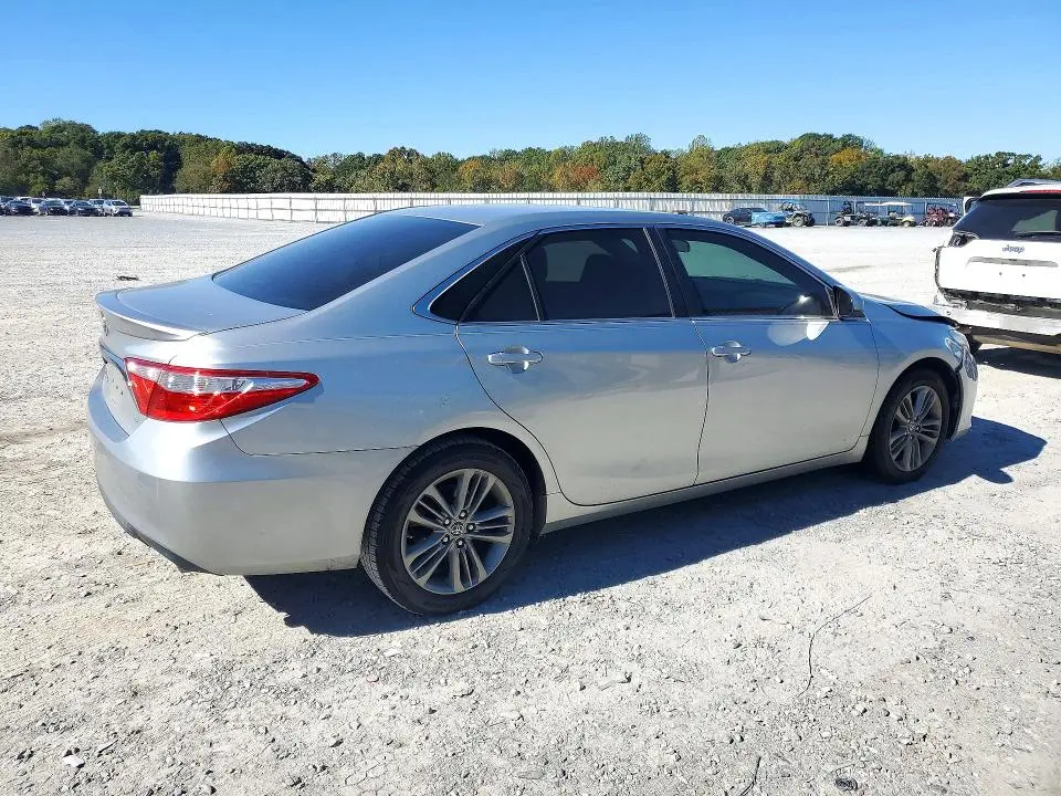 2015 TOYOTA CAMRY SE  