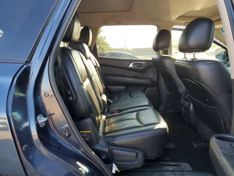 2016 NISSAN PATHFINDER SL  