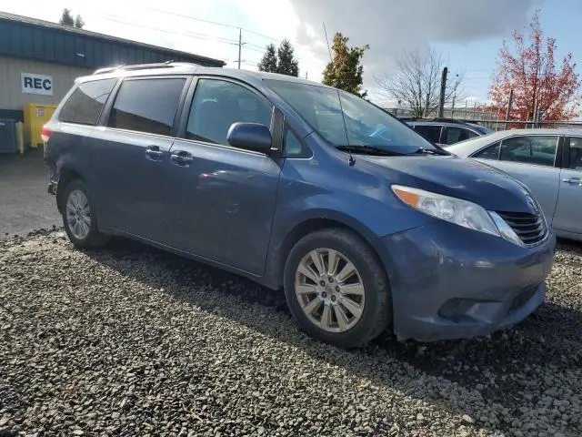 2014 TOYOTA SIENNA LE  