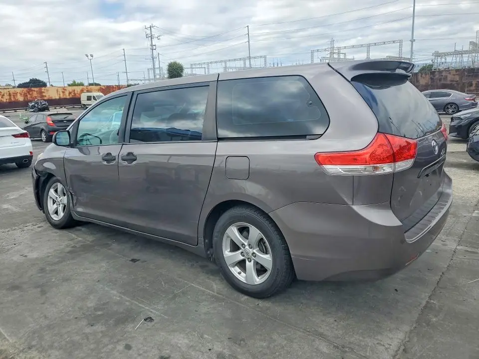 2014 TOYOTA SIENNA L 7-PASSENGER  