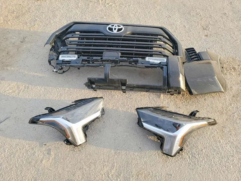 2024 TOYOTA TUNDRA CREWMAX SR  