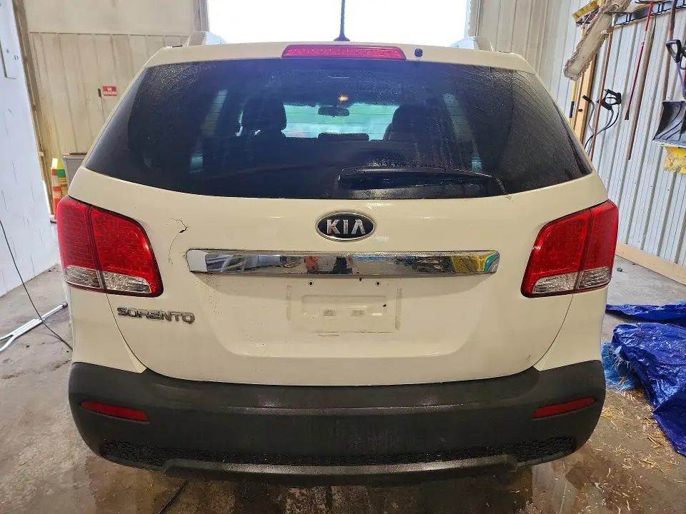 2013 KIA SORENTO LX  