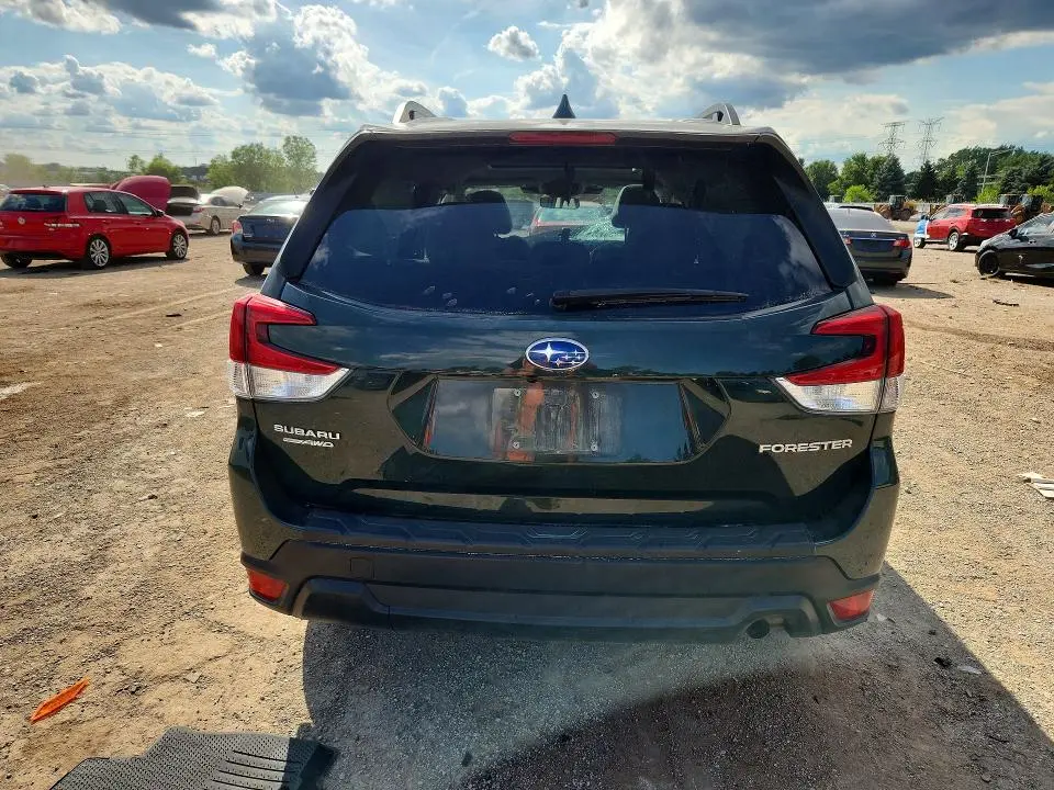 2022 SUBARU FORESTER PREMIUM  
