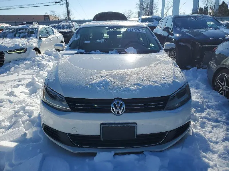 2013 VOLKSWAGEN JETTA SE  
