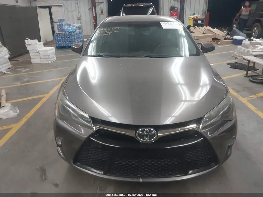 2015 TOYOTA CAMRY SE