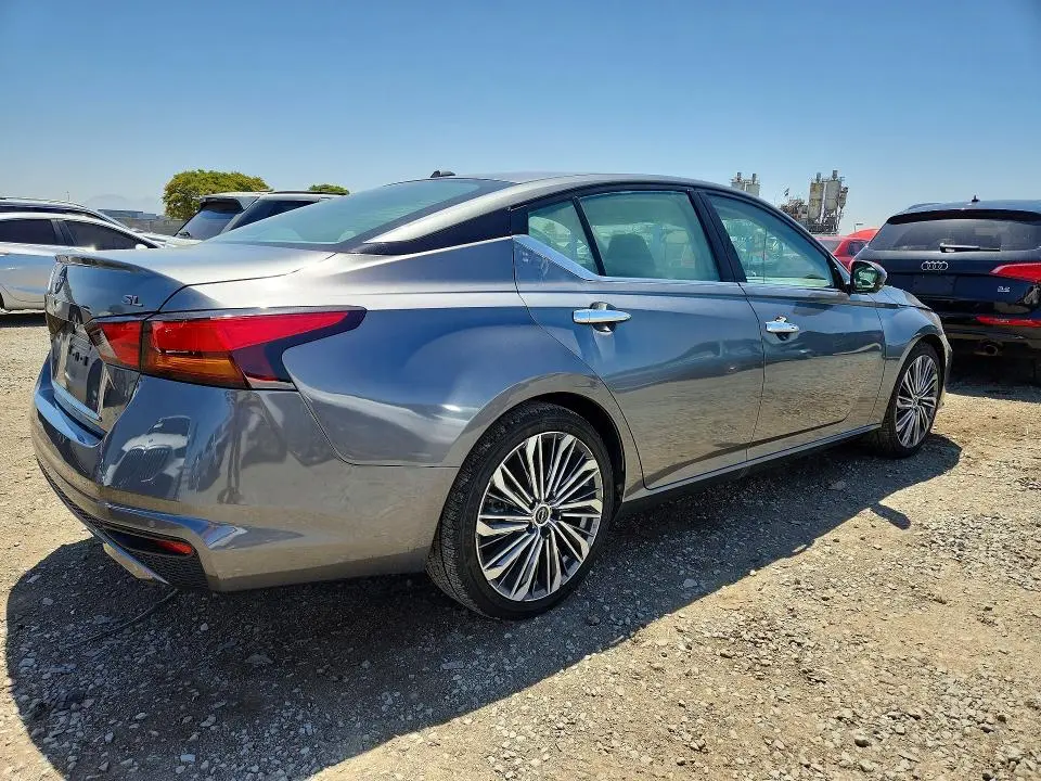 2023 NISSAN ALTIMA SL  