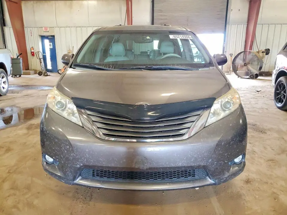 2014 TOYOTA SIENNA XLE 8-PASSENGER  