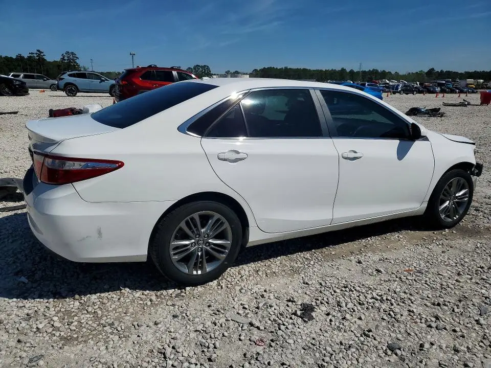 2016 TOYOTA CAMRY SE  
