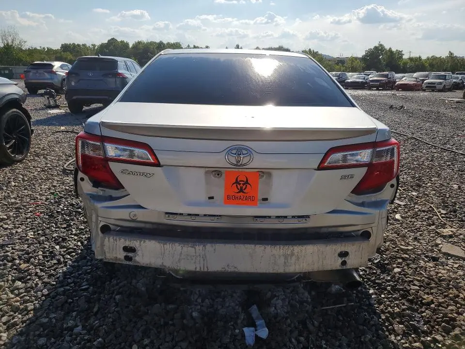 2014 TOYOTA CAMRY SE  