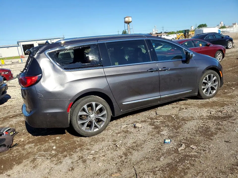 2017 CHRYSLER PACIFICA LIMITED  