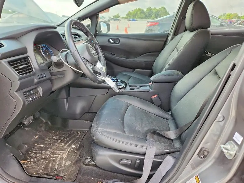 2020 NISSAN LEAF SV  