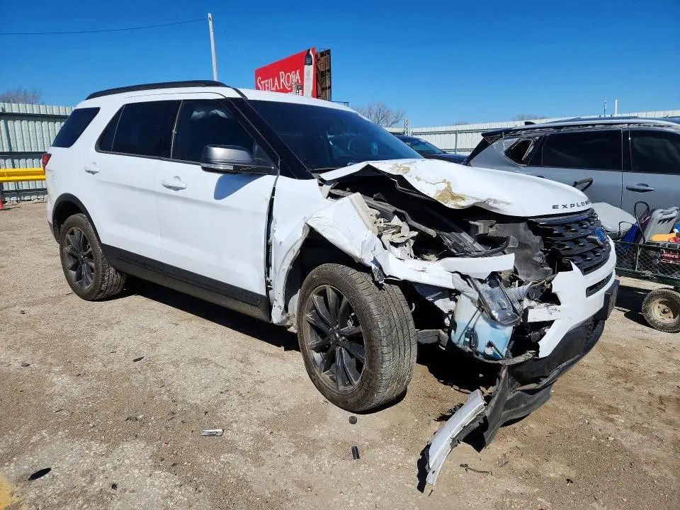 2017 FORD EXPLORER XLT  