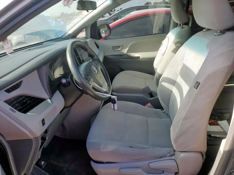 2017 TOYOTA SIENNA   
