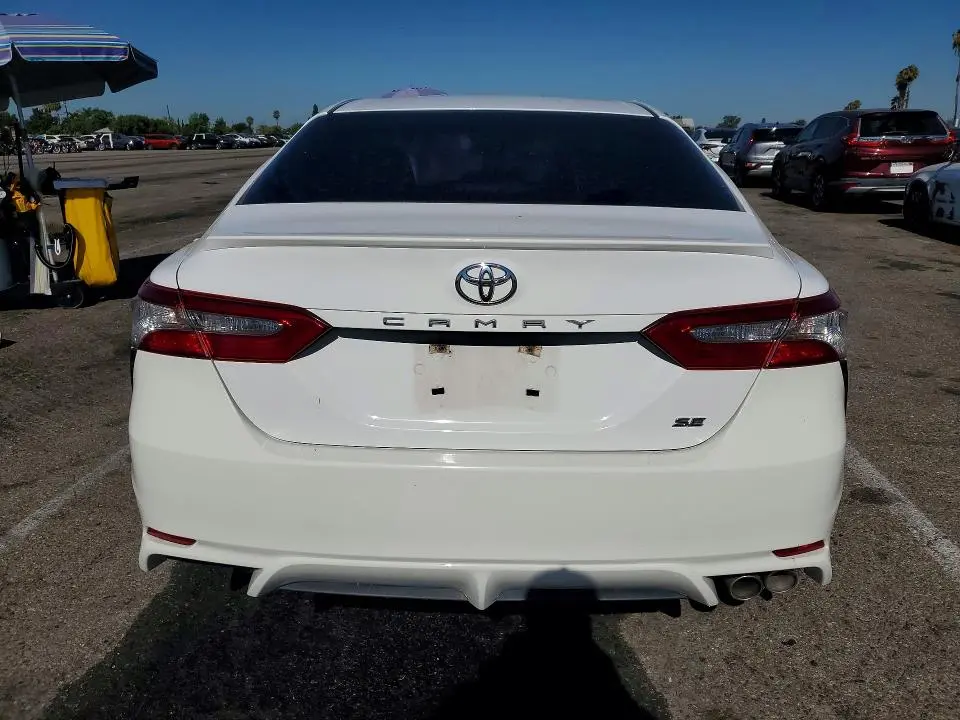 2018 TOYOTA CAMRY SE  
