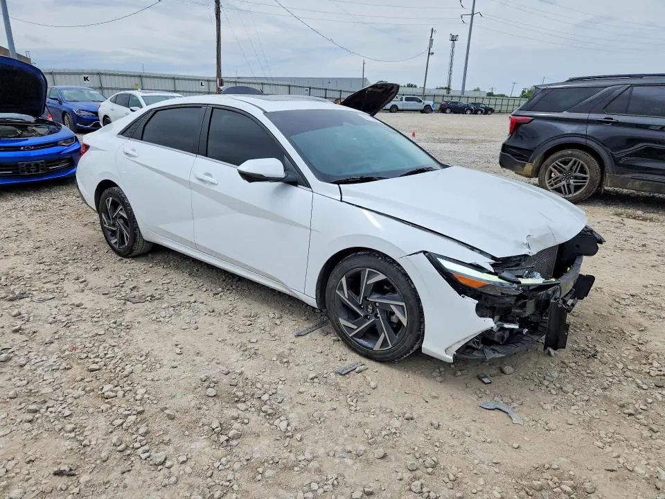2024 HYUNDAI ELANTRA   