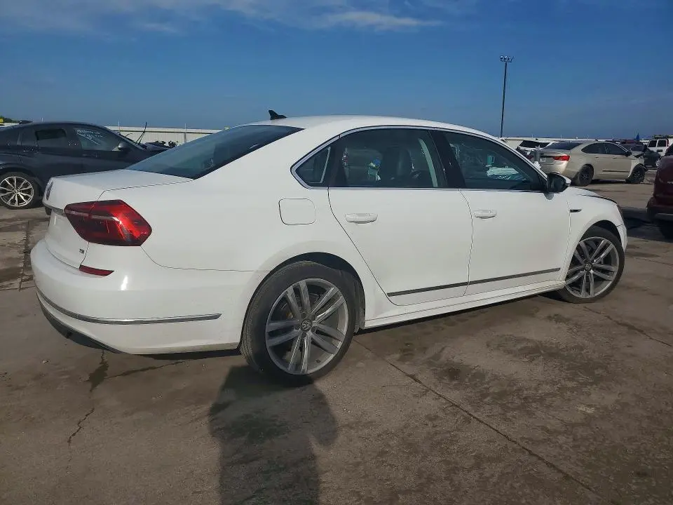 2017 VOLKSWAGEN PASSAT R-LINE  