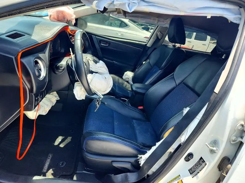 2017 TOYOTA COROLLA SE  
