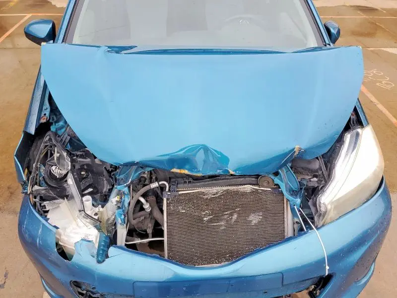 2013 TOYOTA YARIS 5-DOOR LE  
