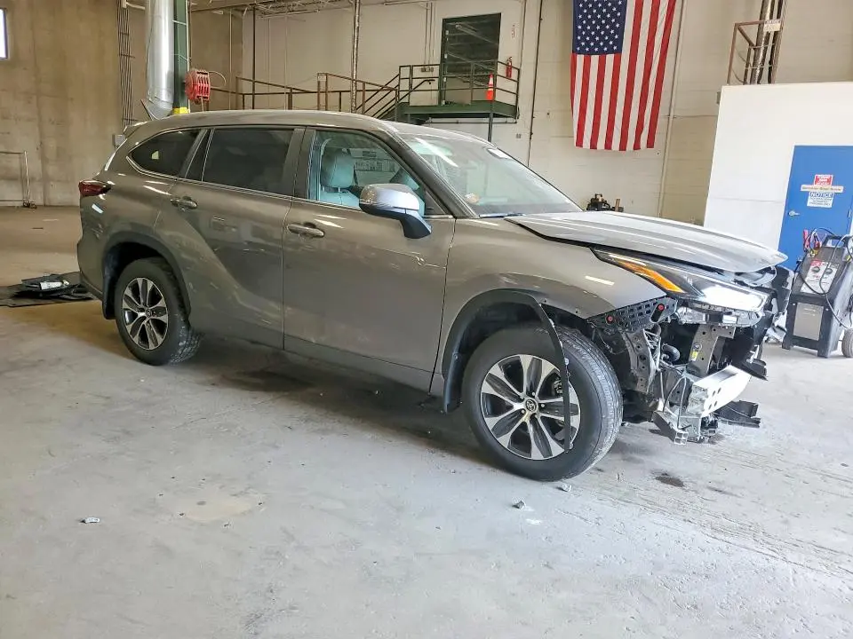 2025 TOYOTA HIGHLANDER XLE  