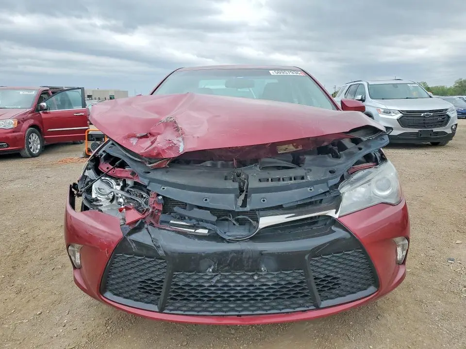 2015 TOYOTA CAMRY SE  