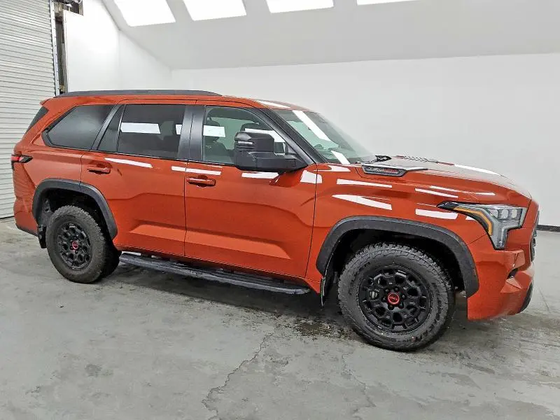 2024 TOYOTA SEQUOIA SR5  