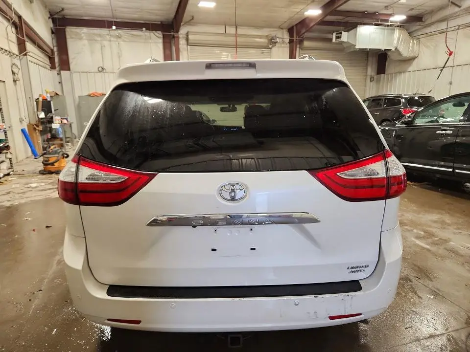 2017 TOYOTA SIENNA LIMITED PREMIUM 7-PASSENGER  