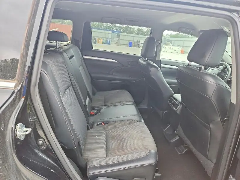 2015 TOYOTA HIGHLANDER LE PLUS  